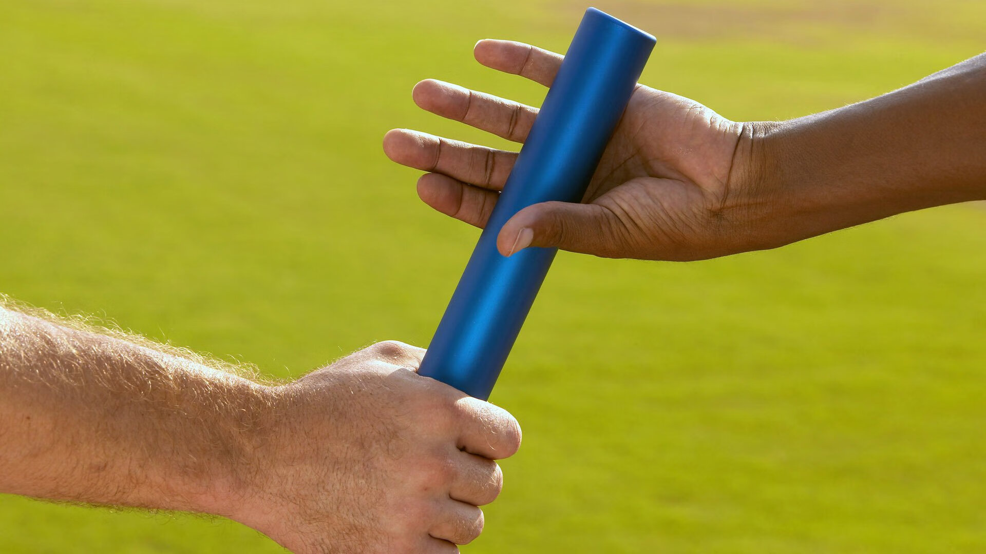 19岁荷兰新带刀后卫荷甲横空出世5大欧洲豪门疯抢,荷兰足球后卫